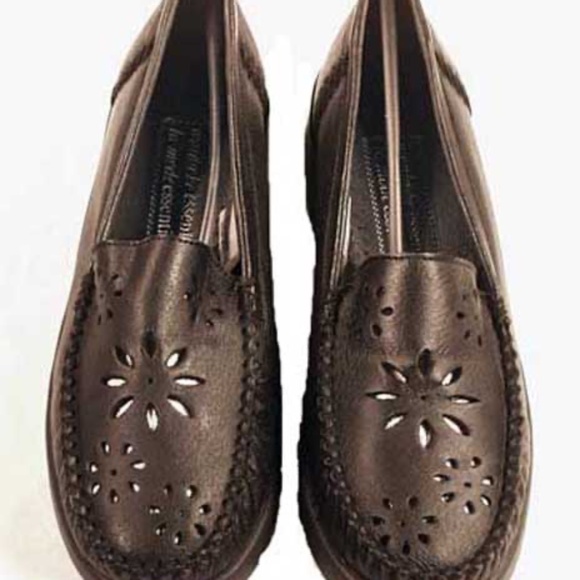 LOAFERS, FLOWER CUT-OUTS, BLACK, SZ 8B, SOFT LEATHER, PADDED LINING, CUTE, BY - Picture 1 of 7